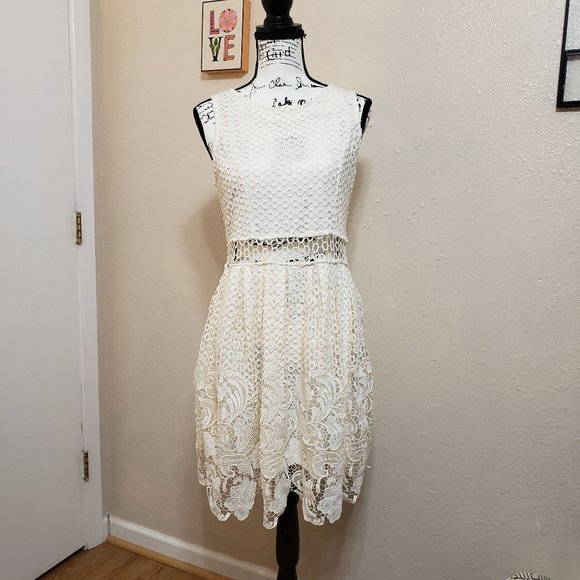 Romeo & Juliet Couture Dresses & Skirts - Cream Lace Dress by Romeo & Juliet Couture Size S